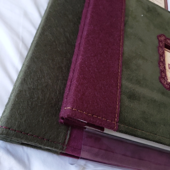 2 Portafolia Scrapbook Albums - Picture 7 of 7